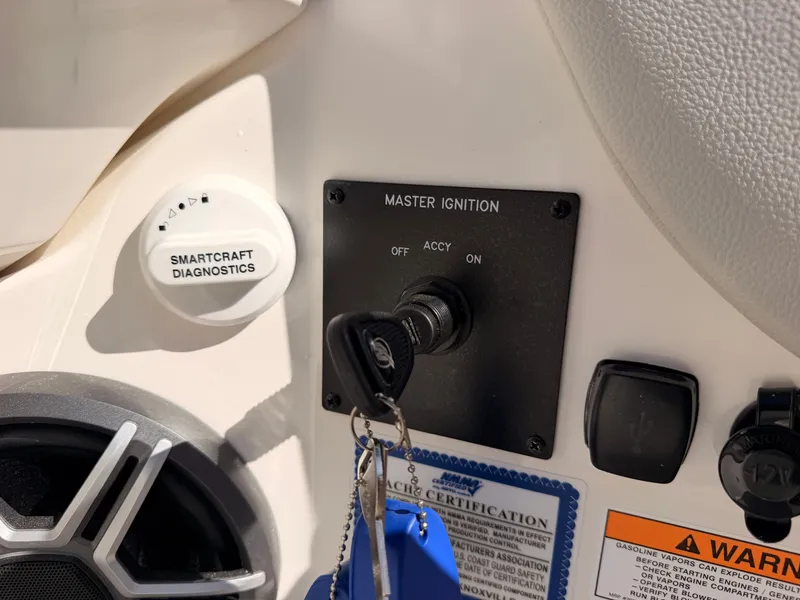 Slide: The Image of Close-up of the ignition switch and SmartCraft diagnostics on a Sea Ray SDX 270 boat. - 44