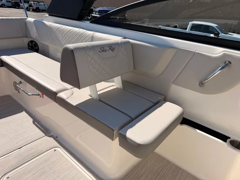 Slide: The Image of The 2026 Sea Ray SDX 270 features an elegant, cushioned bench seat with an integrated speaker. - 33