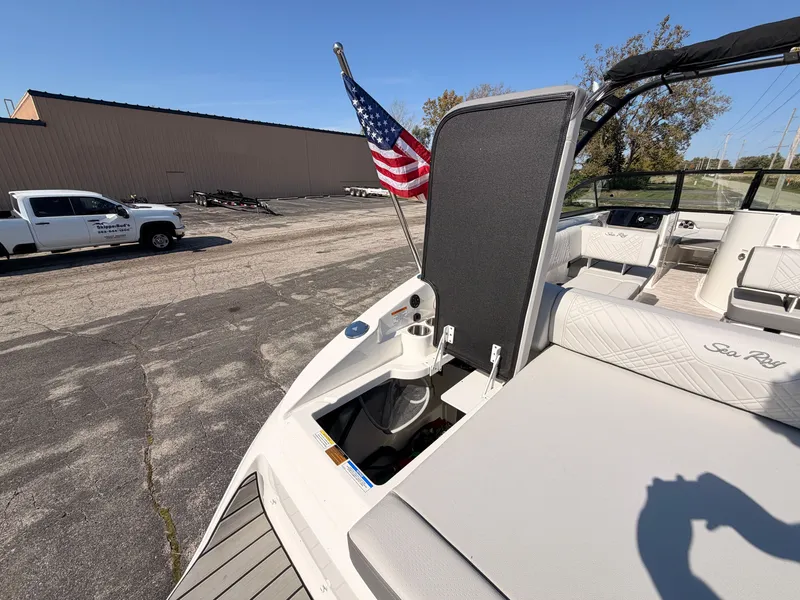 Slide: The Image of The image shows the stern of a 2026 Sea Ray SDX 270 with an American flag. - 22