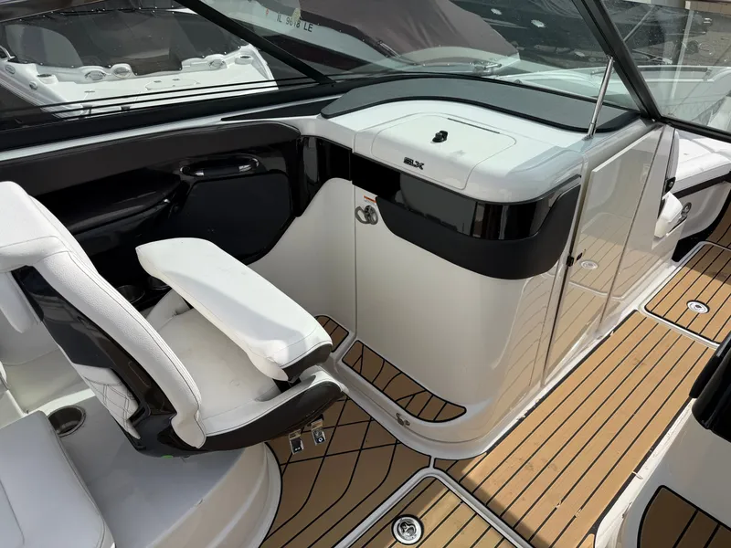 Slide: The Image of Interior of the 2026 Sea Ray SLX 260 yacht. - 13