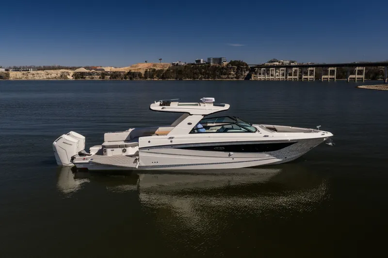 Slide: The Image of Sea Ray SLX 400 Outboard 2026 - 0
