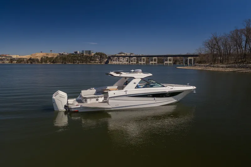 Slide: The Image of Sea Ray SLX 400 Outboard 2026 - 10