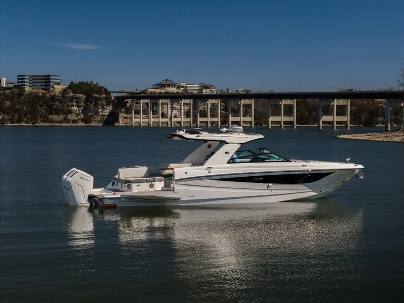 Slide: The Image of Sea Ray SLX 400 Outboard 2026 - 11