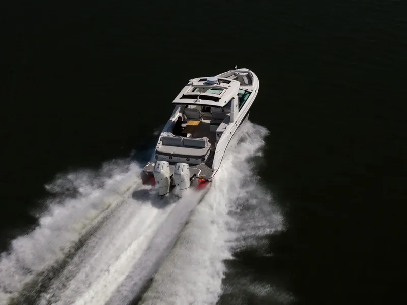Slide: The Image of Sea Ray SLX 400 Outboard 2026 - 13