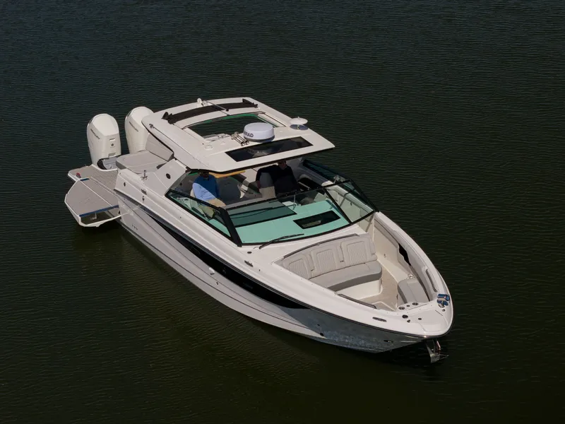 Slide: The Image of Sea Ray SLX 400 Outboard 2026 - 15