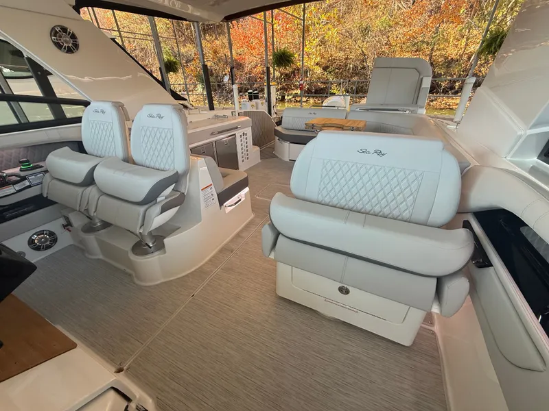 Slide: The Image of Sea Ray SLX 400 Outboard 2026 - 17