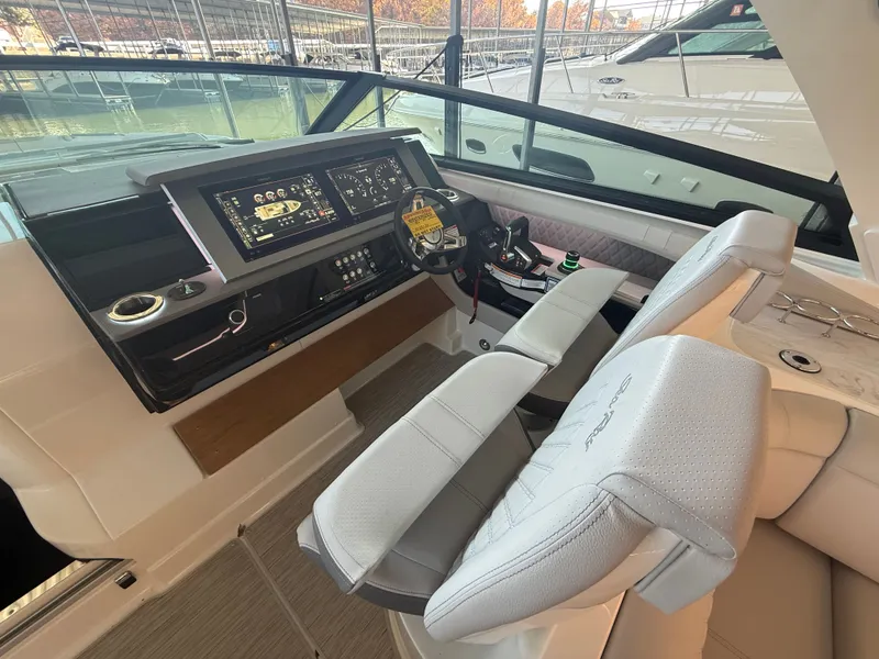 Slide: The Image of Sea Ray SLX 400 Outboard 2026 - 18