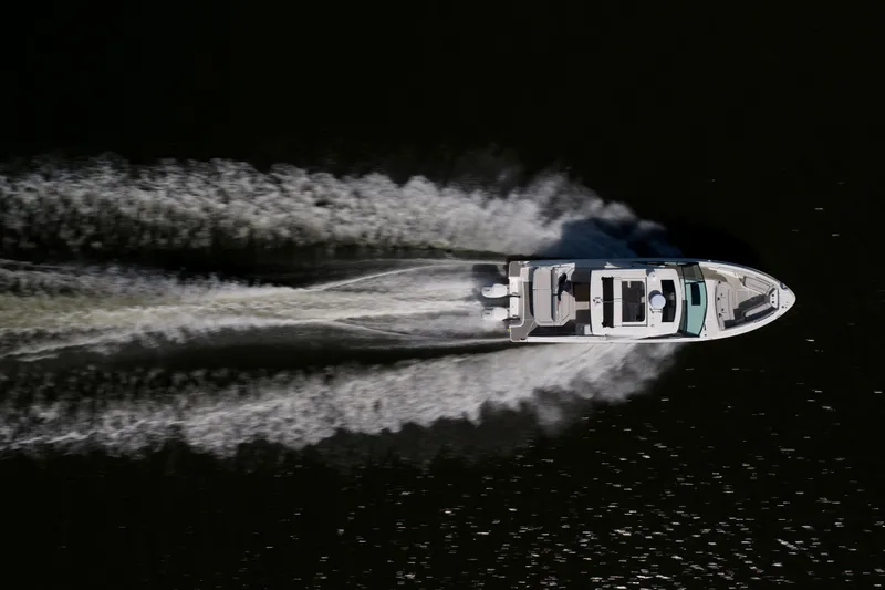 Slide: The Image of Sea Ray SLX 400 Outboard 2026 - 2