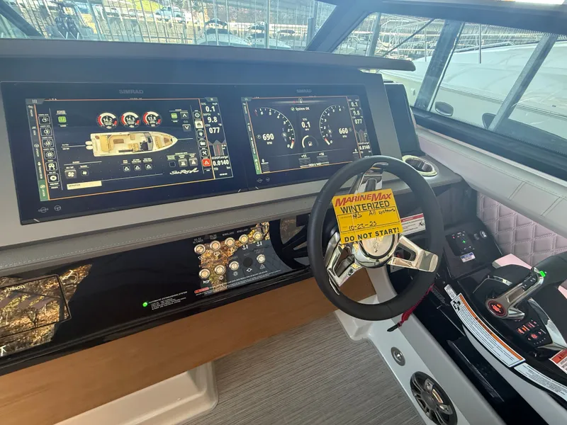 Slide: The Image of Sea Ray SLX 400 Outboard 2026 - 20