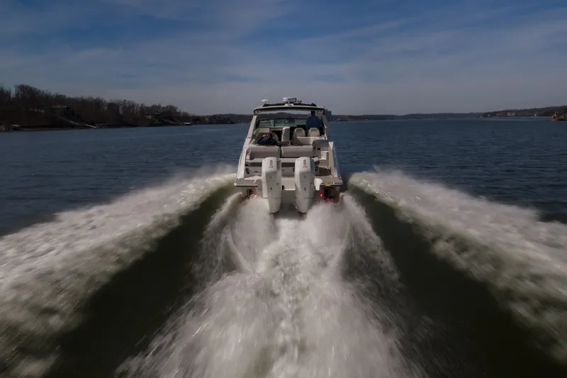 Slide: The Image of Sea Ray SLX 400 Outboard 2026 - 22