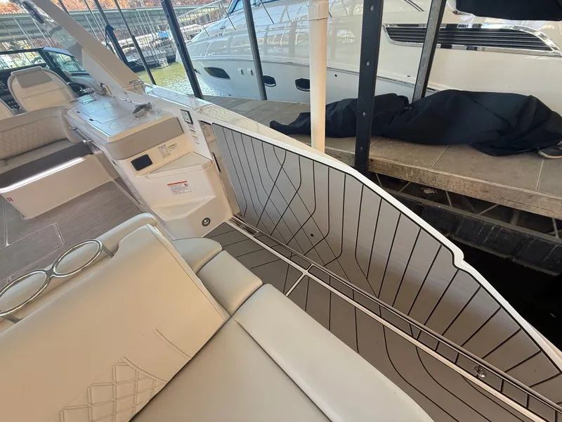 Slide: The Image of Sea Ray SLX 400 Outboard 2026 - 26