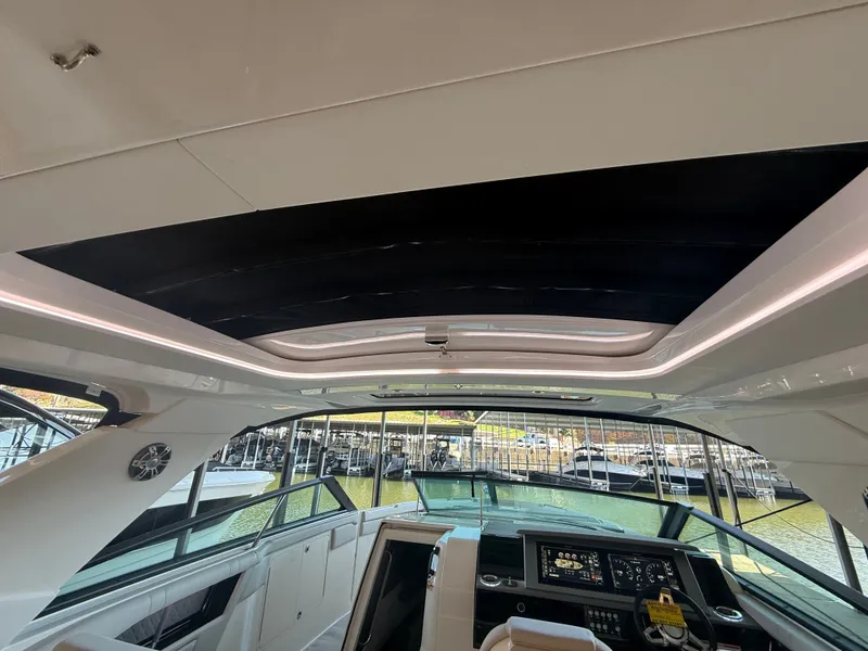 Slide: The Image of Sea Ray SLX 400 Outboard 2026 - 28