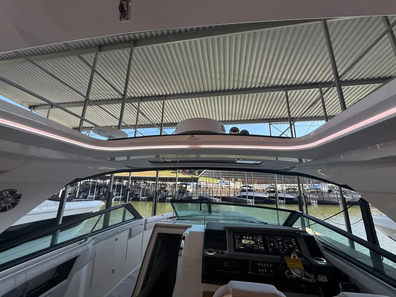Slide: The Image of Sea Ray SLX 400 Outboard 2026 - 29