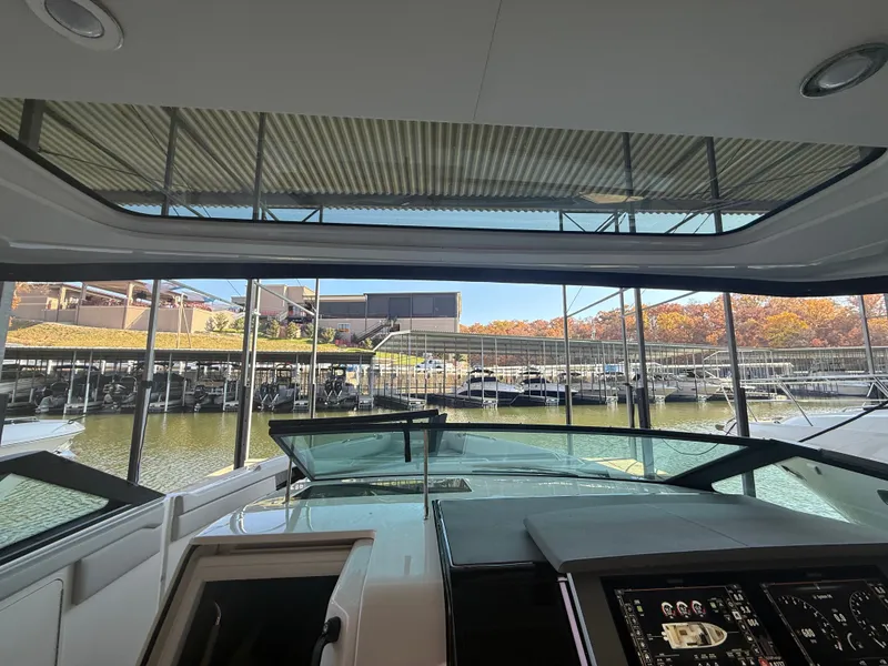 Slide: The Image of Sea Ray SLX 400 Outboard 2026 - 34