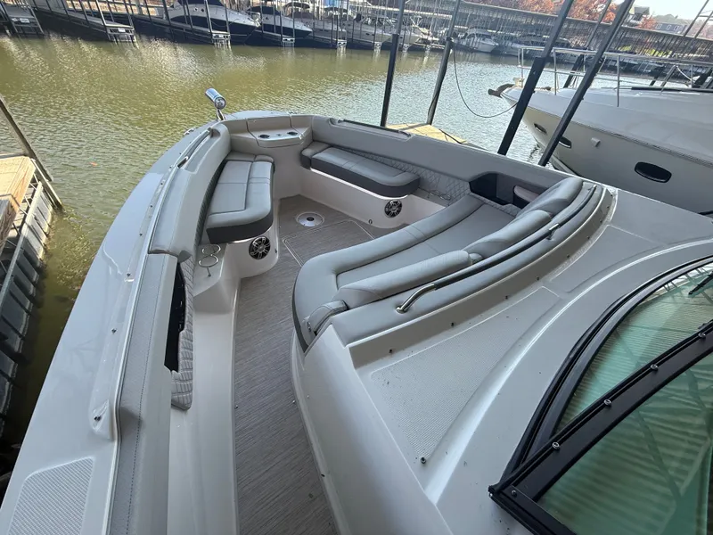 Slide: The Image of Sea Ray SLX 400 Outboard 2026 - 36