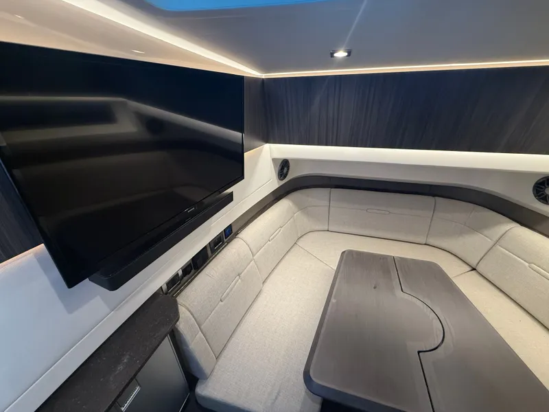 Slide: The Image of Sea Ray SLX 400 Outboard 2026 - 46