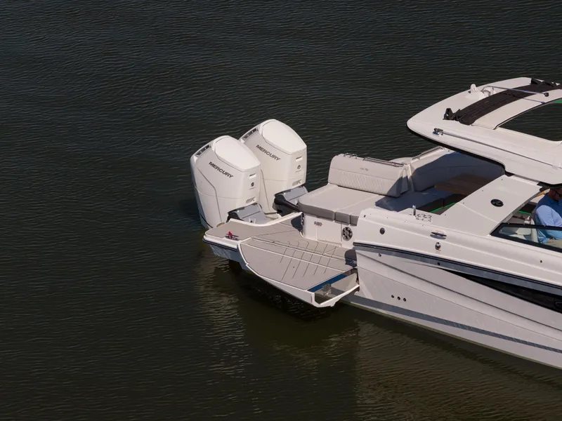 Slide: The Image of Sea Ray SLX 400 Outboard 2026 - 5