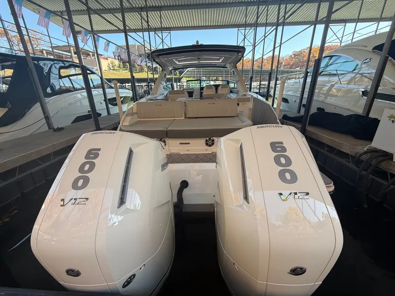 Slide: The Image of Sea Ray SLX 400 Outboard 2026 - 58