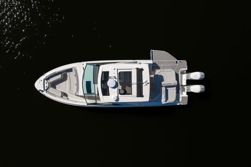 Slide: The Image of Sea Ray SLX 400 Outboard 2026 - 7