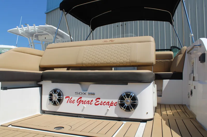 Slide: The Image of Sea Ray 250 SDX OB 2022 - 13