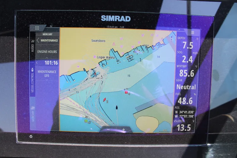 Slide: The Image of Sea Ray 250 SDX OB 2022 - 23