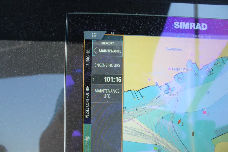 Slide: The Image of Sea Ray 250 SDX OB 2022 - 24