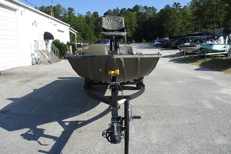 Slide: The Image of 2026 Tracker Grizzly 1754 SC boat on trailer in outdoor dealership lot. - 4