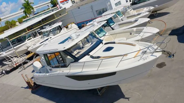 Slide: The Image of Boston Whaler 365 Conquest 2026 - 5