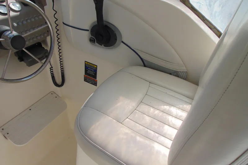 Slide: The Image of 2002 Bayliner 2452 Ciera Classic helm seat and steering wheel detail. - 10