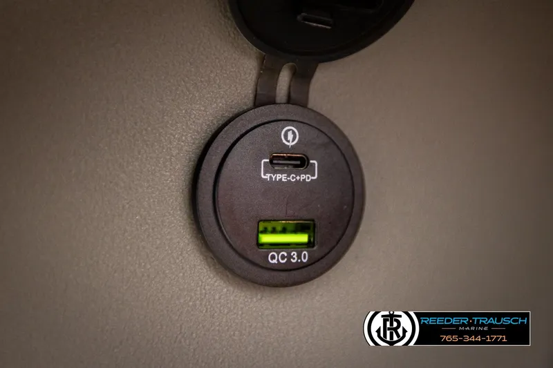 Slide: The Image of USB Type-C and QC 3.0 charging ports in 2026 Avalon LSZ QLS. - 47