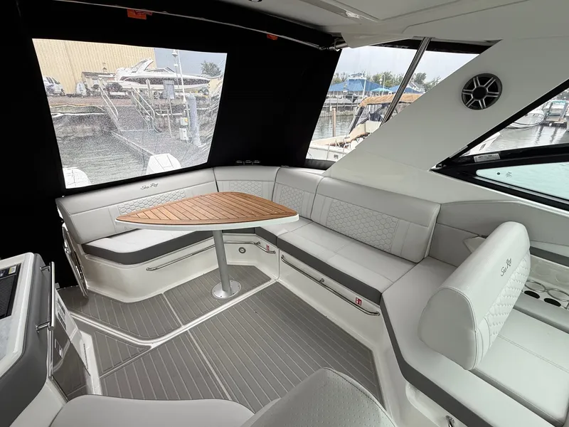 Slide: The Image of Sea Ray Sundancer 320 Outboard 2026 - 10