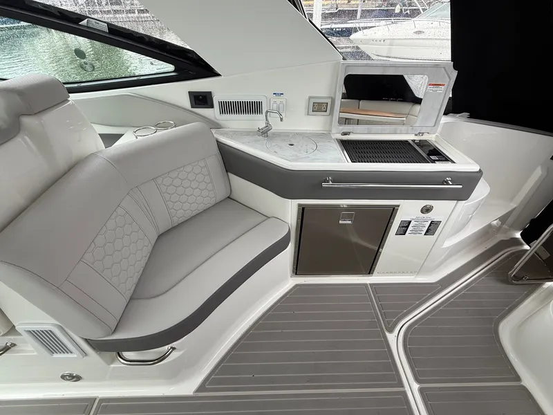 Slide: The Image of Sea Ray Sundancer 320 Outboard 2026 - 12