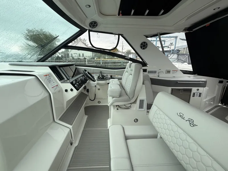 Slide: The Image of Sea Ray Sundancer 320 Outboard 2026 - 14