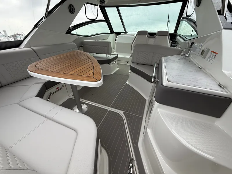 Slide: The Image of Sea Ray Sundancer 320 Outboard 2026 - 7