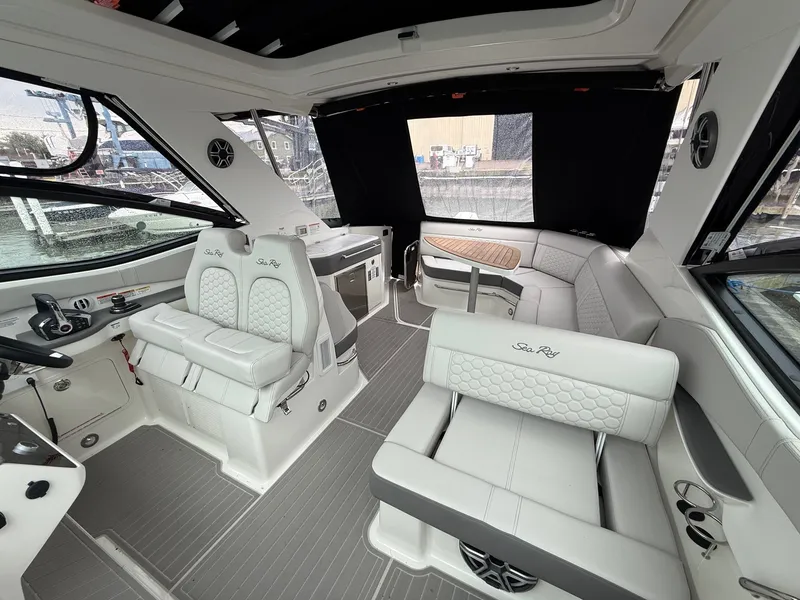 Slide: The Image of Sea Ray Sundancer 320 Outboard 2026 - 8