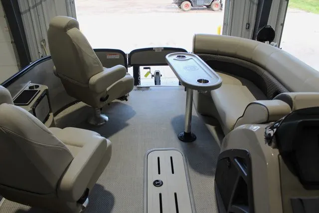 Slide: The Image of Premier 240 Alante RF 2021 - 10