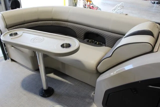 Slide: The Image of Premier 240 Alante RF 2021 - 12