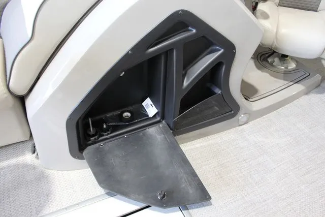 Slide: The Image of Premier 240 Alante RF 2021 - 17