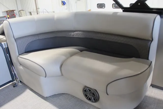 Slide: The Image of Premier 240 Alante RF 2021 - 25