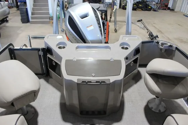 Slide: The Image of Premier 240 Alante RF 2021 - 28