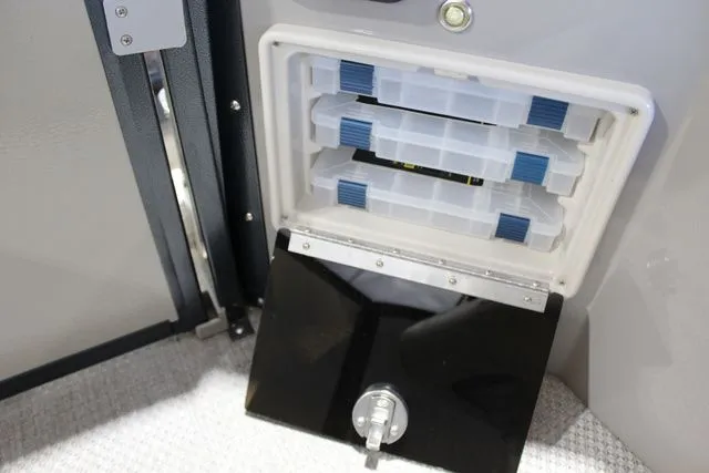 Slide: The Image of Premier 240 Alante RF 2021 - 32