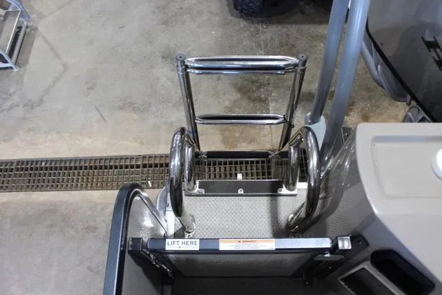 Slide: The Image of Premier 240 Alante RF 2021 - 33