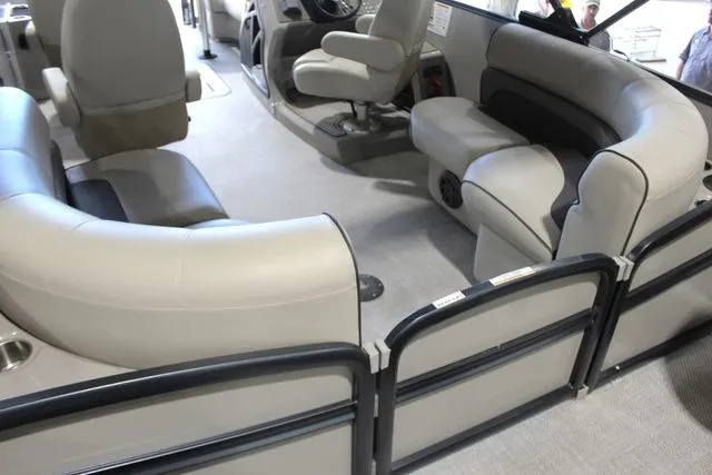 Slide: The Image of Premier 240 Alante RF 2021 - 39