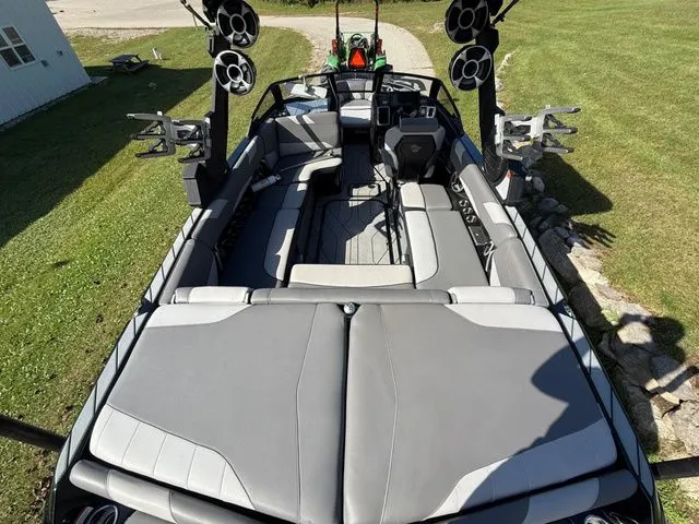 Slide: The Image of Malibu Wakesetter 23 LSV 2020 - 11