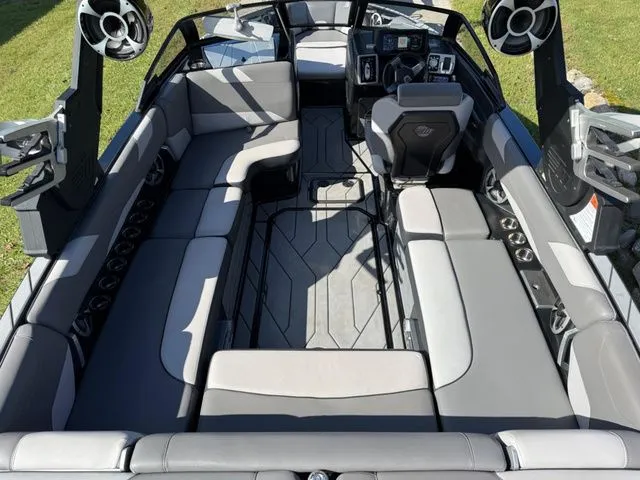 Slide: The Image of Malibu Wakesetter 23 LSV 2020 - 12