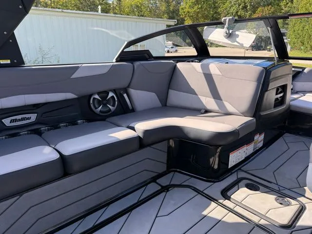 Slide: The Image of Malibu Wakesetter 23 LSV 2020 - 17