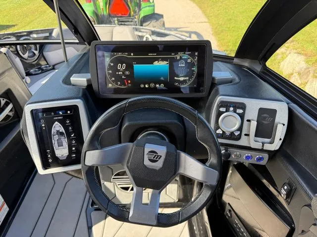 Slide: The Image of Malibu Wakesetter 23 LSV 2020 - 19