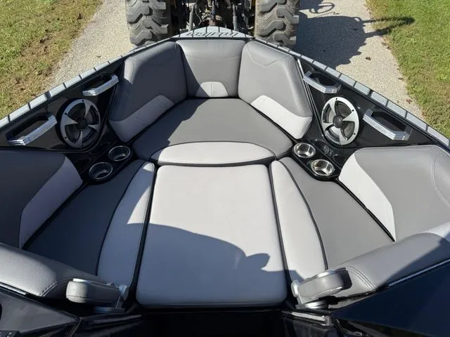 Slide: The Image of Malibu Wakesetter 23 LSV 2020 - 21