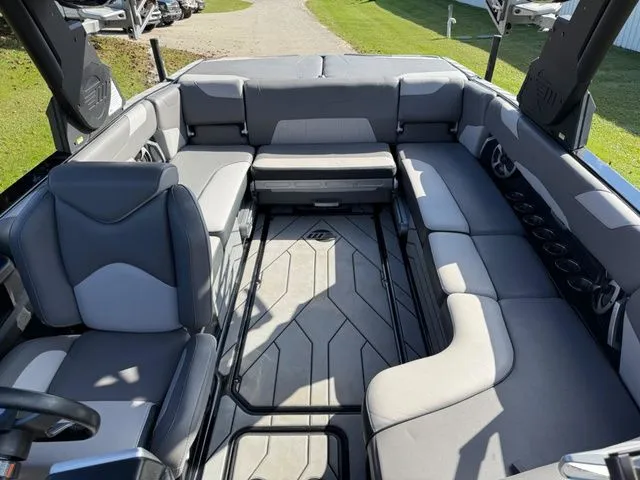 Slide: The Image of Malibu Wakesetter 23 LSV 2020 - 23