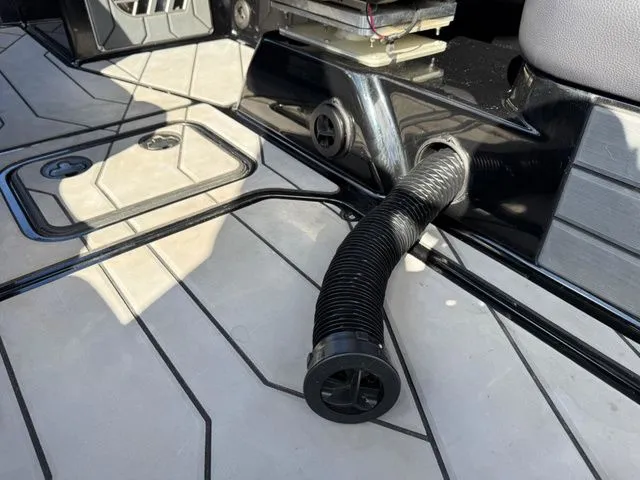 Slide: The Image of Malibu Wakesetter 23 LSV 2020 - 29